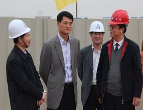 集團(tuán)公司董事長(zhǎng)金寧運(yùn)，副總經(jīng)理侯立林，公司董事長(zhǎng)劉漢橋陪同自治區(qū)人大環(huán)資委副主任委員宋繼東在吳圩機(jī)場(chǎng)新航站樓項(xiàng)目視察工作。